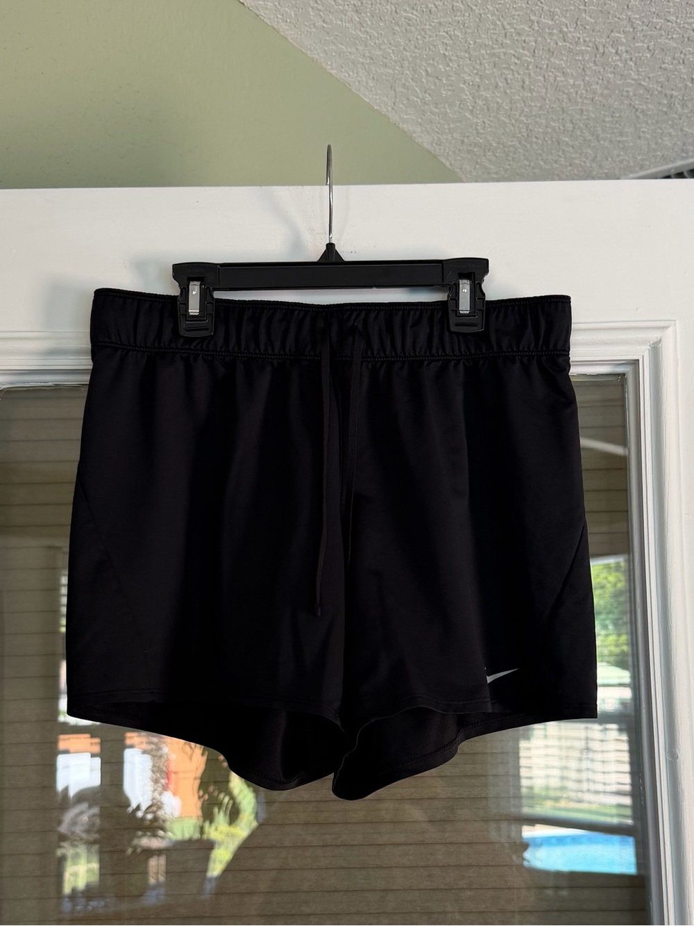 Women’s Nike Dri-Fit Attack Training Shorts (medium)